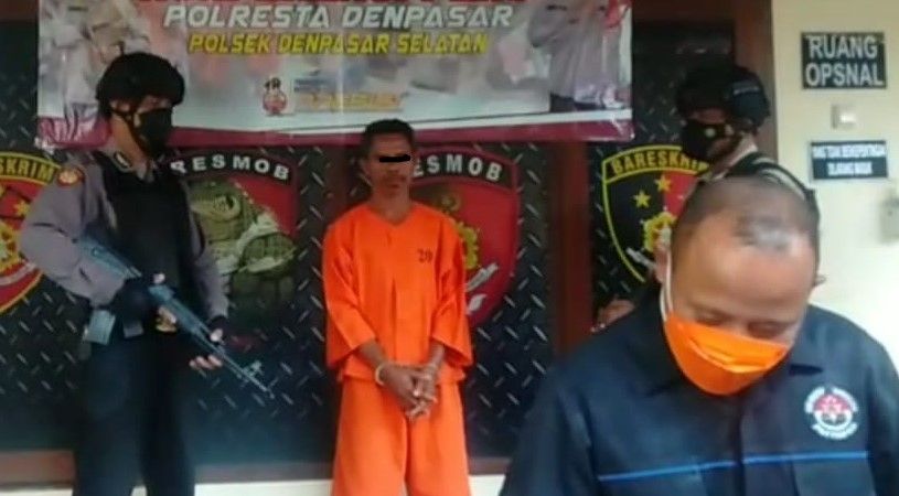 podiumnews.com-Pria Ini Lihatkan Kemaluan pada Wanita Penjaga Toko 